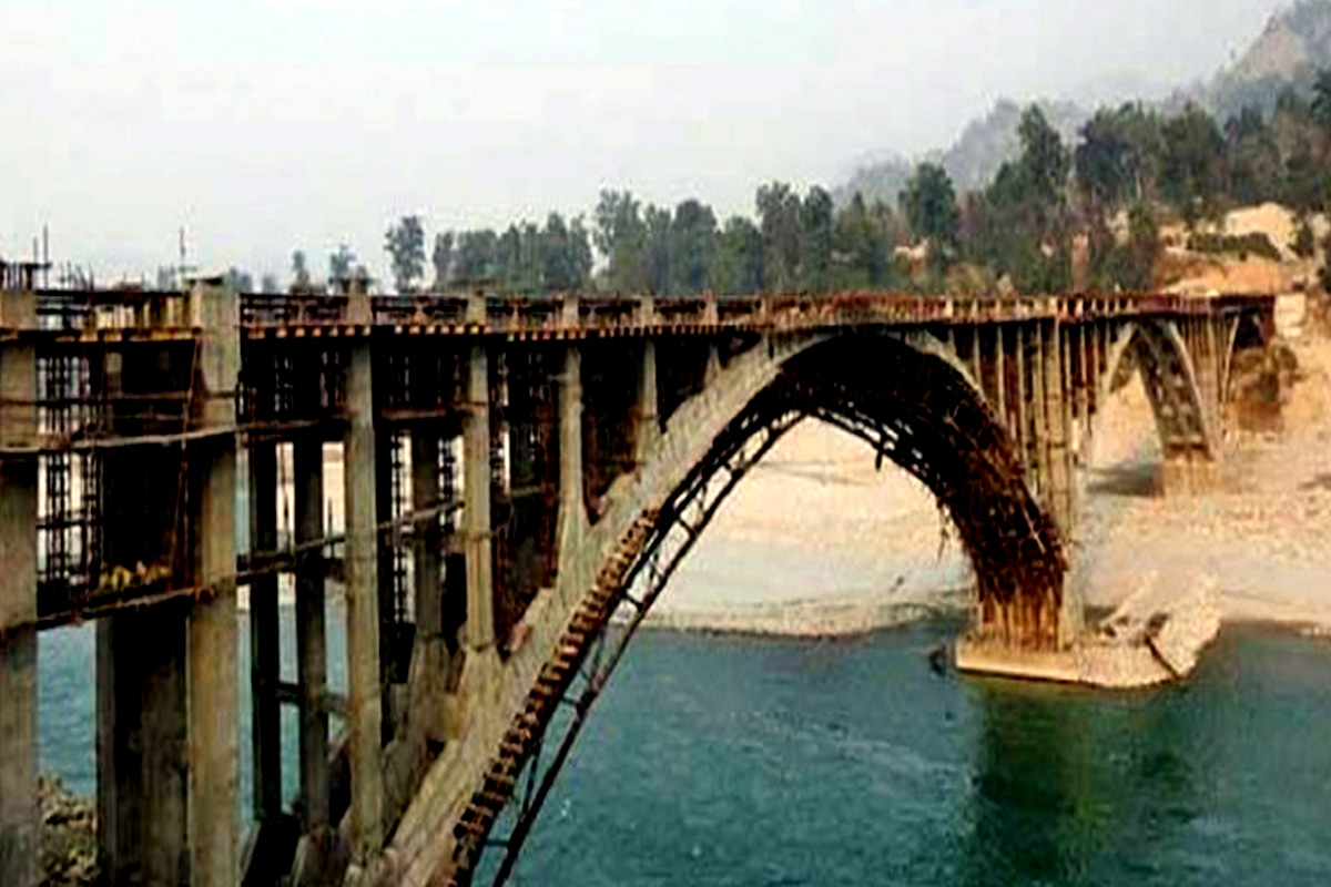 तातापानी–घाटगाउँ जोड्ने पुल निर्माण अन्तिम चरणमा